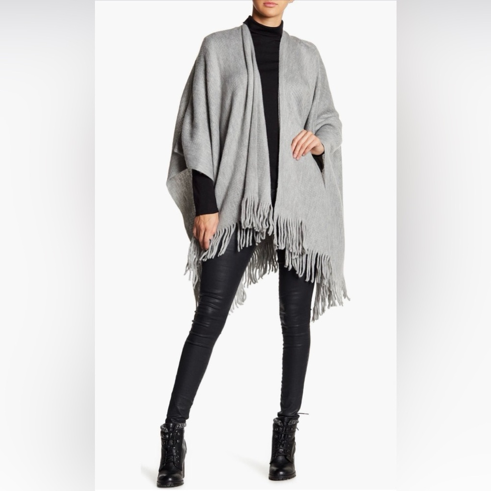 NWT Vince Camuto Light Gray Fringe Poncho